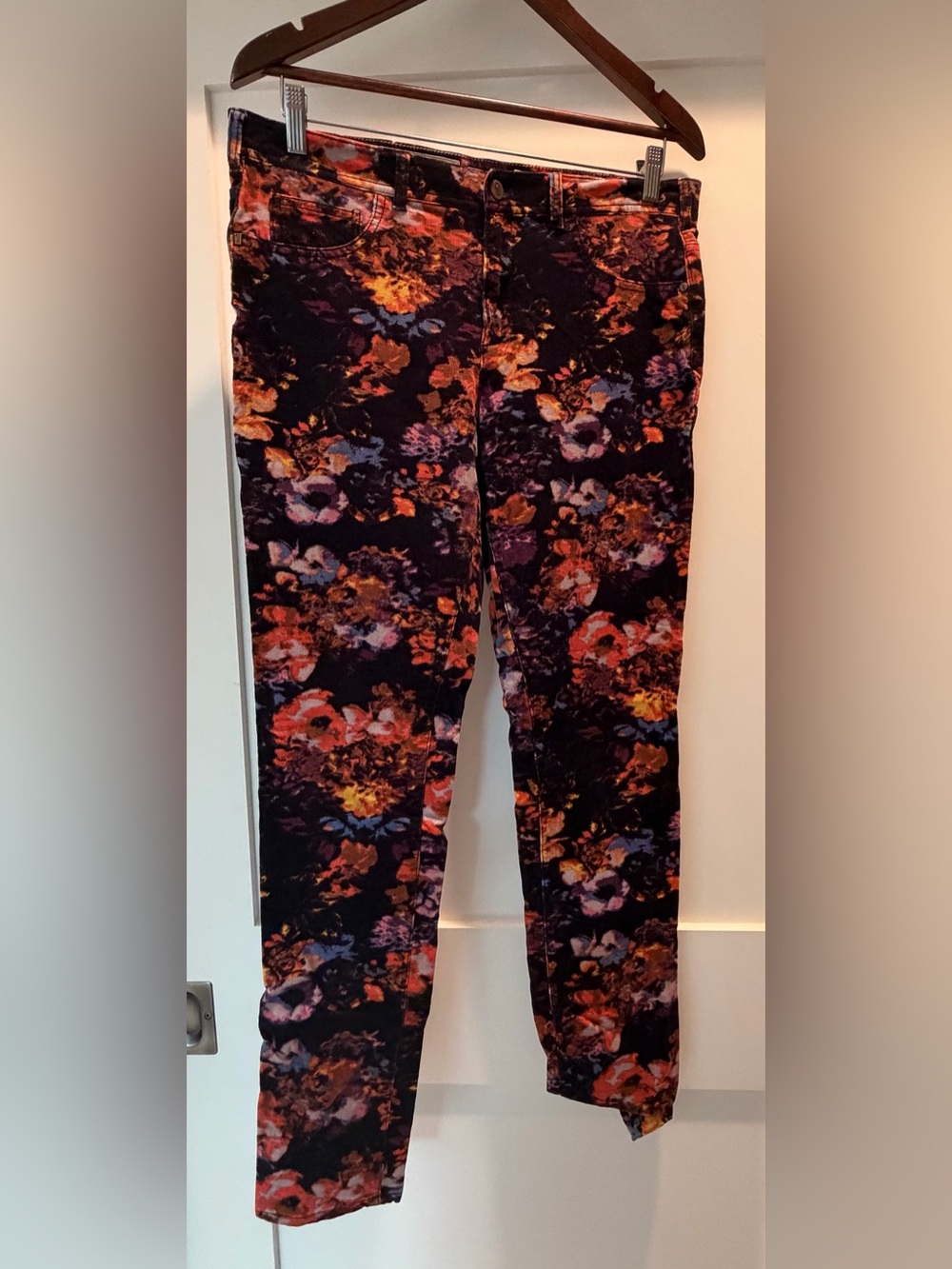 Pilcro and the Letterpress Black Floral Skinny Corduroys - W Size 31